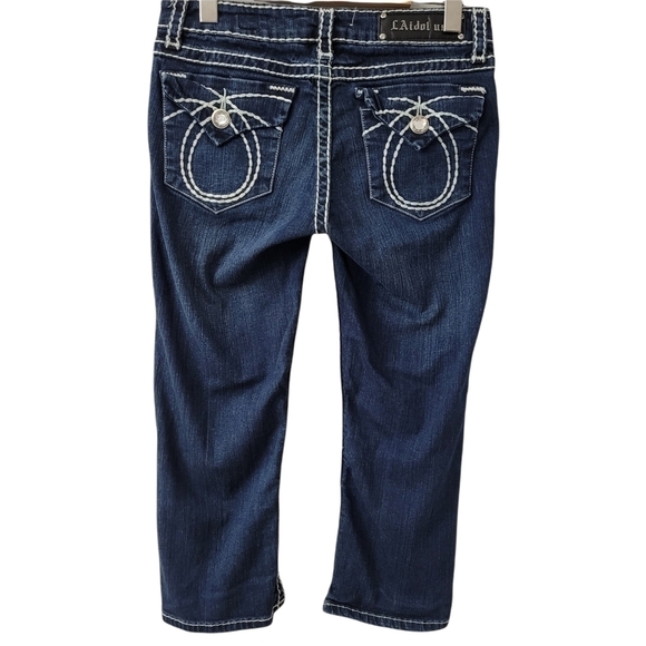 𝅺DARK Wash Denim Capris Womens Size 9  Embroidered Stitched Stretchy - Picture 2 of 8